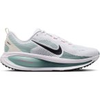 NIKE Herren Laufschuhe VOMERO 18, Größe 42 in Silber