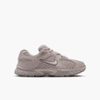 NIKE Kinder Diverse-Freiz.-Sch. nieder Ki NIKE V5 RNR SUEDE (GS), Größe 36 ½ 