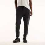 NEW BALANCE Herren Hose RC Essential Jogger, Größe M in Schwarz